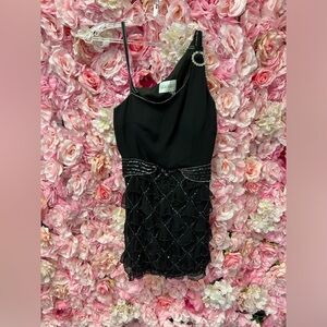 Alexis Georgio size 6 short Black Dress One shoulder